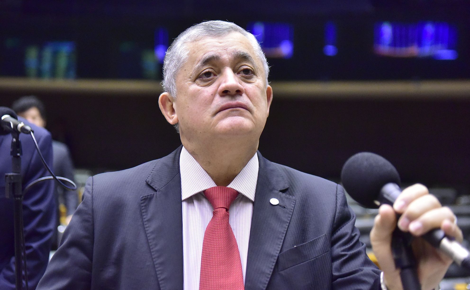 Líder do governo na Câmara defende 'providências' contra deputados que assinaram impeachment de Lula