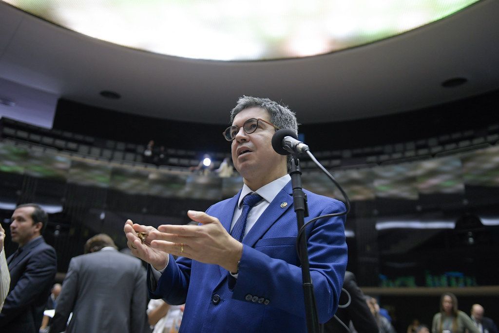 Líder do PT anuncia acordo para derrubada de parte dos vetos do Propag no Congresso