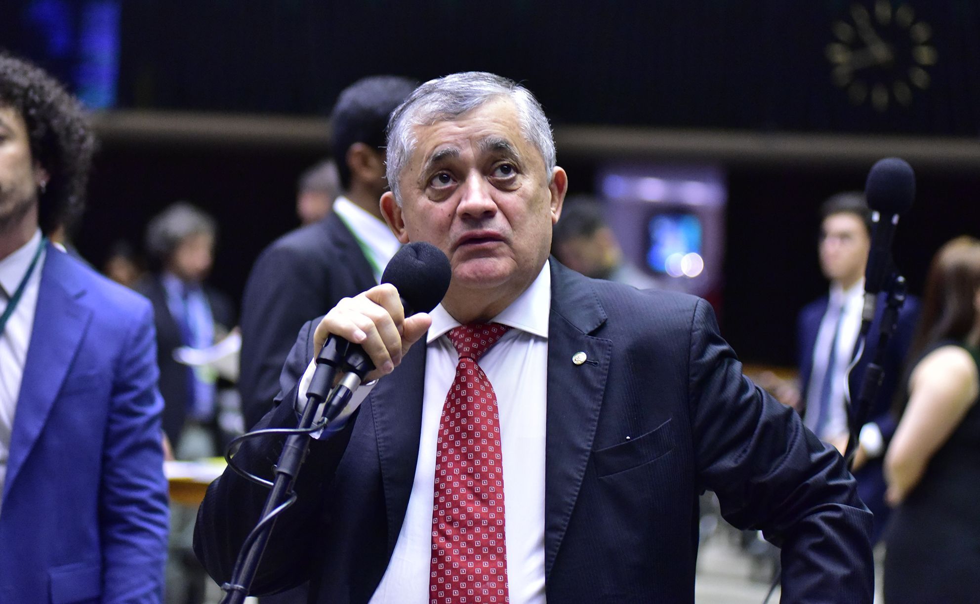 Líder do governo valoriza trocas nos ministérios e minimiza votos contrários do União Brasil