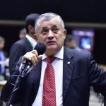 Líder do governo valoriza trocas nos ministérios e minimiza votos contrários do União Brasil