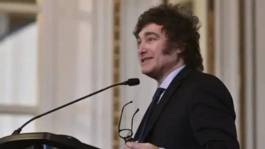 Liderando as pesquisas de intenção, Javier Milei divide opiniões entre políticos do Brasil