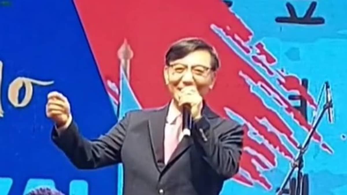 Embaixador da Coreia do Sul faz sucesso como 'cantor' em festival
