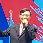 Embaixador da Coreia do Sul faz sucesso como 'cantor' em festival