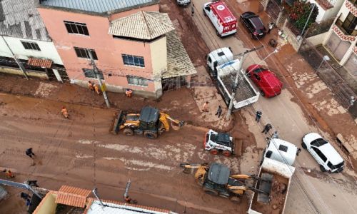 Limpeza dos danos causados pela chuva em Juiz de Fora
