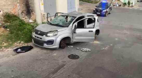Suspeito teve o carro destruído em Betim
