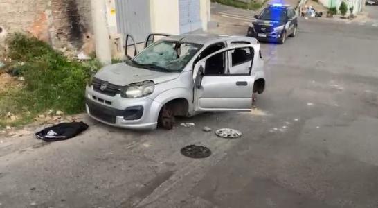 Suspeito teve o carro destruído em Betim