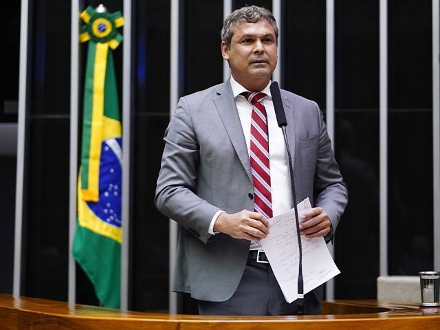 Líder do PT defende que reforma administrativa atinja 'andar de cima' e não poupe legislativo e judiciário