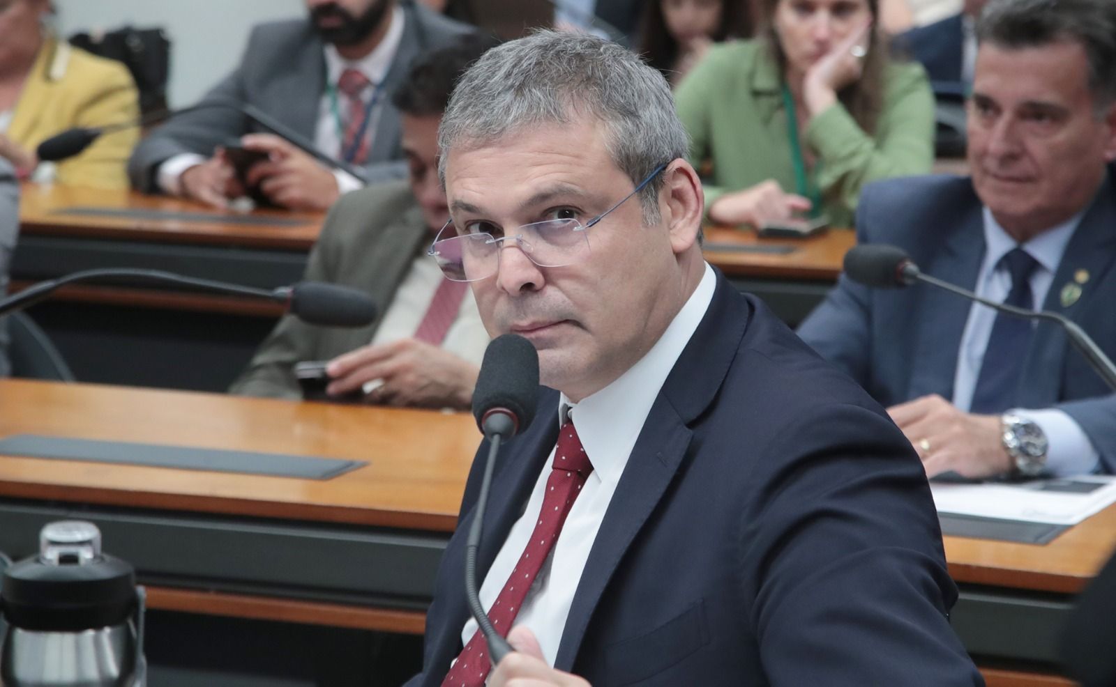 Lindbergh Farias pedirá CPMI para investigar movimentações bilionárias suspeitas
