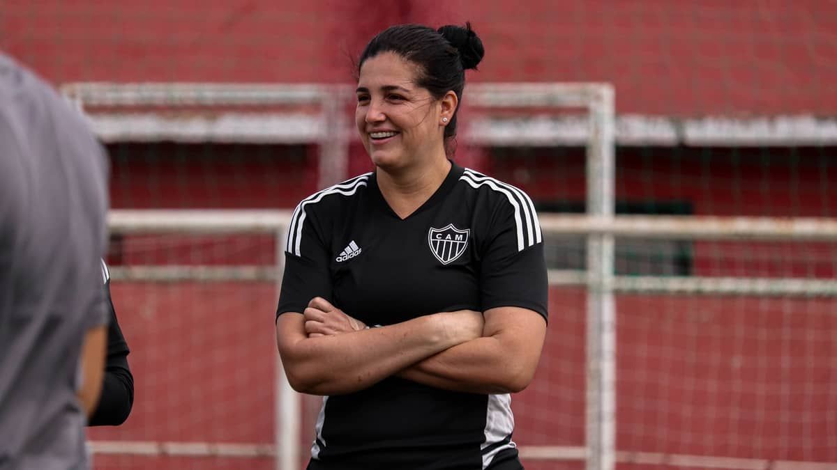 Atlético comunica saída de técnica do time feminino; auxilar assume como interina