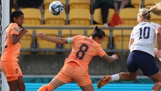 Lindsey Horan, craque dos EUA, marcou o gol de empate contra a Holanda