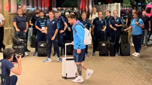 Lionel Messi, astro da Seleção Argentina, no desembarque no Rio de Janeiro