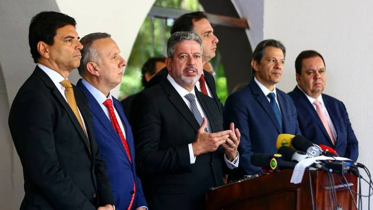 Lira e Pacheco alertam governo Lula a não rever venda da Eletrobrás e autonomia do BC