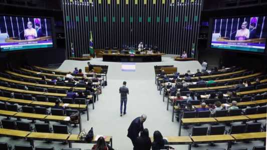 Lira monta, desde o mês passado, um super-bloco com os partidos do Centrão