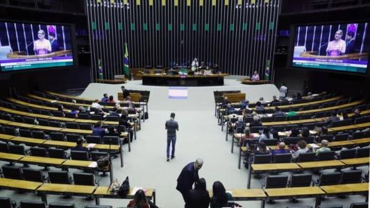Lira monta, desde o mês passado, um super-bloco com os partidos do Centrão