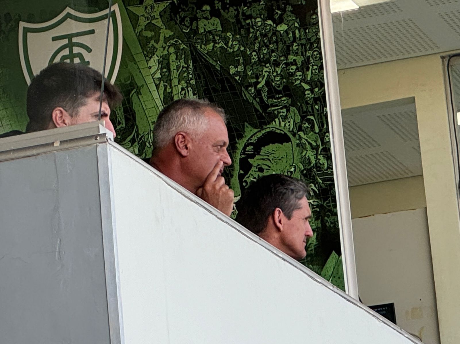 Lisca, técnico do América, assiste jogo do Cruzeiro sub-20, no Independência