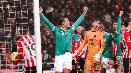 Capitão Van Dijk foi o autor do gol do Liverpool