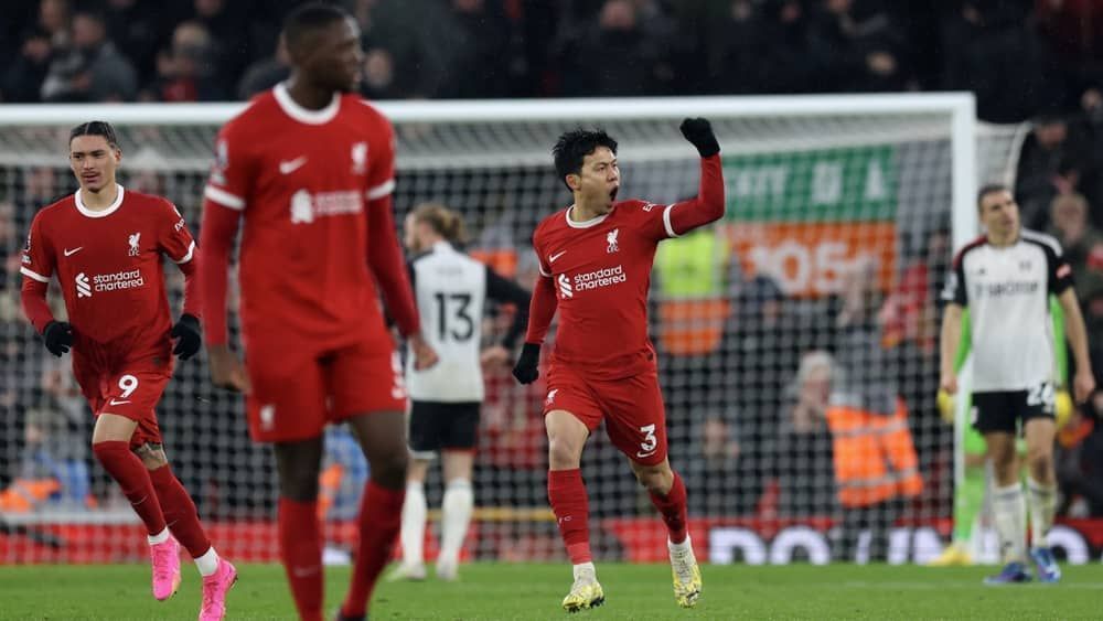 Liverpool vence Fulham em jogo com viradas e golaços na Premier League