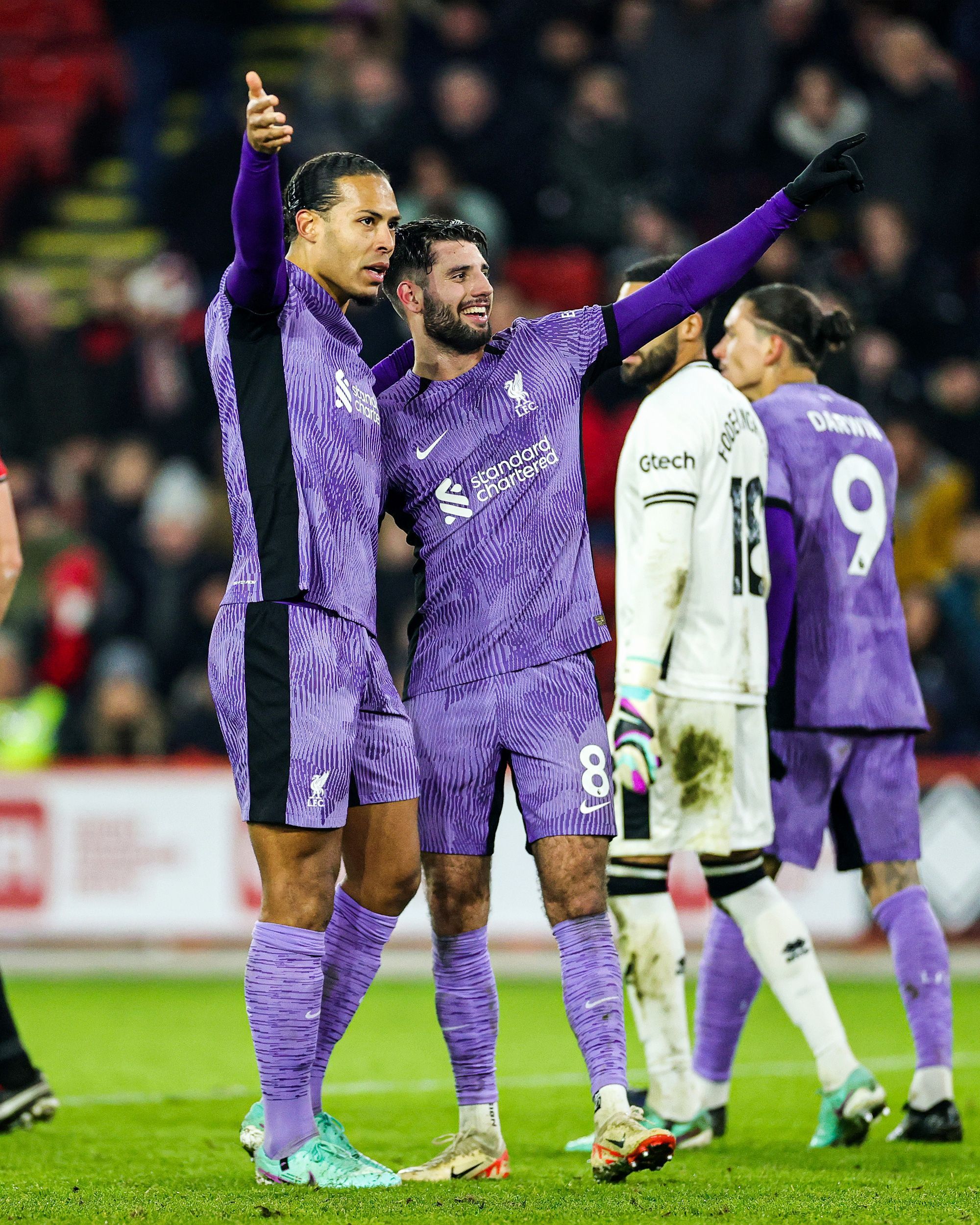 Premier League: Liverpool vence o Sheffield United e fica a dois pontos do líder Arsenal