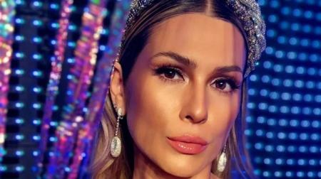 Lívia Andrade relata perrengue ao ser atacada por pulgas