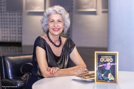 Escritora do livro.