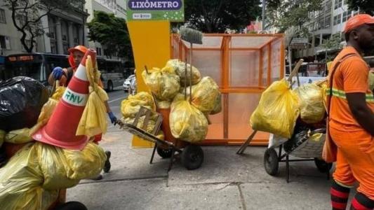 Lixo varrido ficará exposto na Praça Sete por cinco dias