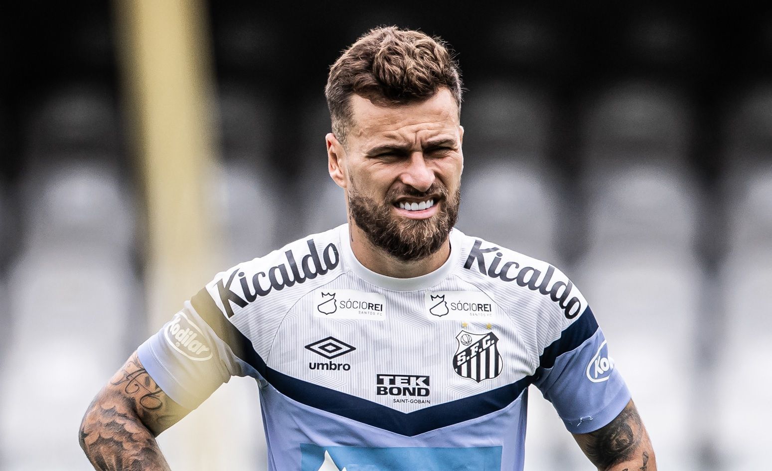 Sport encaminha acerto por empréstimo do meio-campista Lucas Lima, do Santos