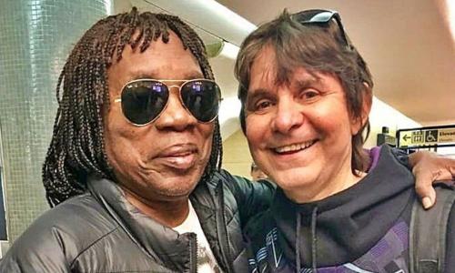 Lô Borges (dir) ao lado de Milton Nascimento (esq)
