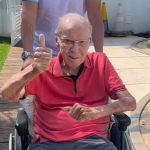 Aos 92 anos, Zagallo recebe alta após quase um mês internado: 'Tô de volta'