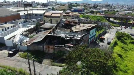 Locais foram atingidos pelo fogo e apresentam risco estrutural