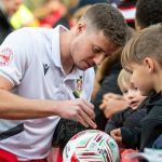 Time de Ryan Reynolds causa transtornos para moradores no Reino Unido; entenda