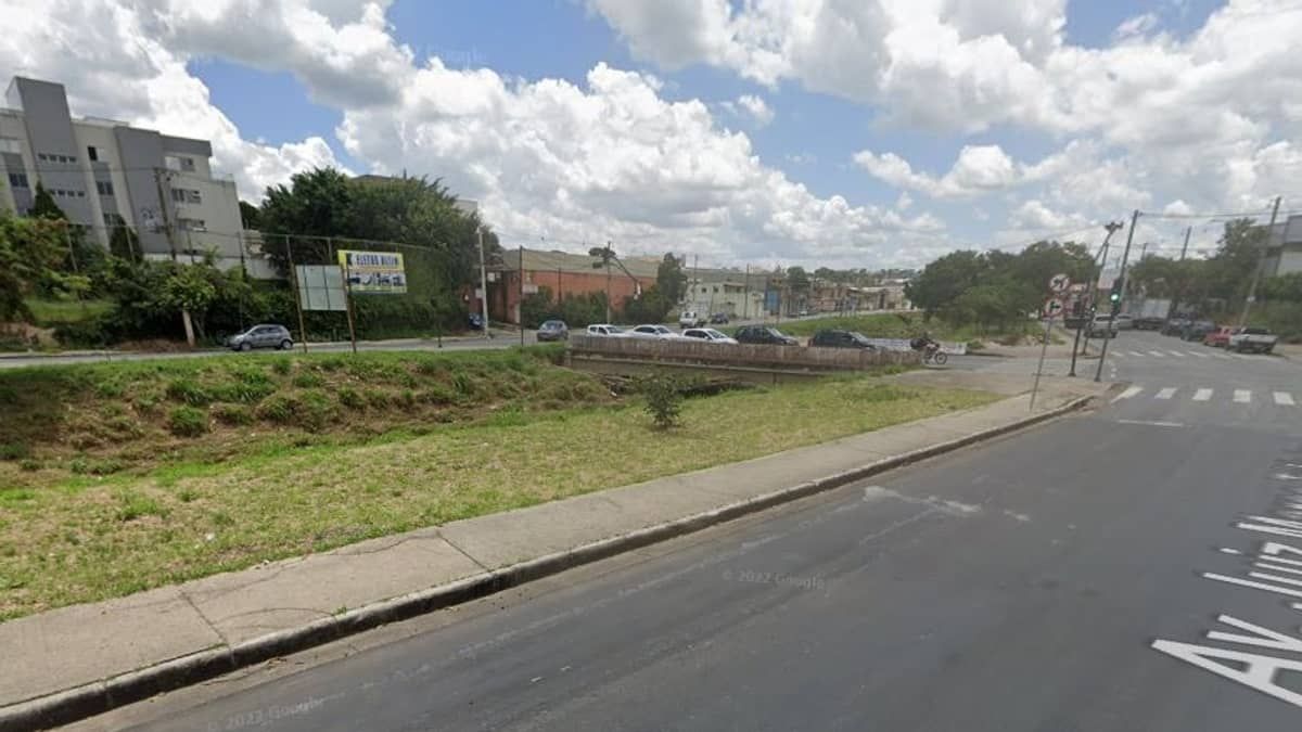 Corpo de homem é encontrado dentro de rio em frente a motel em Betim  