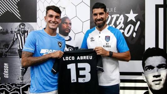 Loco Abreu, técnico do César Vallejo-PER, e o filho Diego, do Botafogo, no Nilton Santos