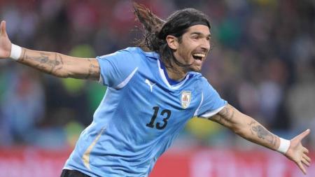 Loco Abreu voltará aos gramados como jogador