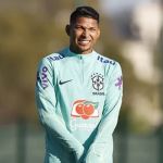 Rony faz gol de bicicleta em treino da Seleção Brasileira; vídeo