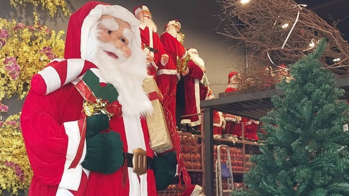 Então é Natal? Decoração e Papai Noel já começam a enfeitar o Centro de BH