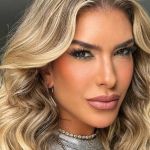 Lore Improta aparece em cadeira de rodas e revela cirurgia