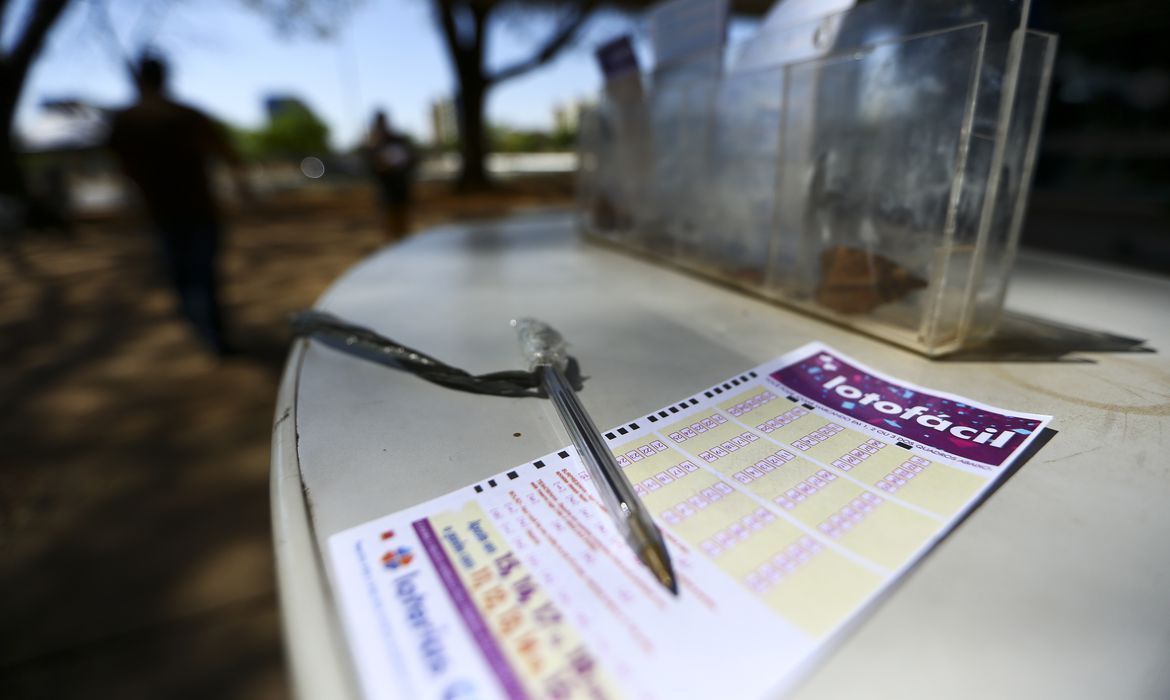 Lotofácil 3037 sorteia R$ 1,7 milhão neste sábado (24); veja como apostar
