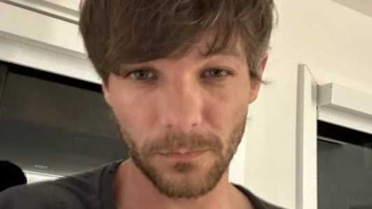 Louis Tomlinson, cantor britânico, vem ao Brasil em 2024
