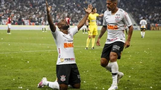 Love marcou o gol do título do Timão no Estadual de 2019