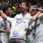 Vídeo mostra jogadores do Cruzeiro se esquivando de copo arremessado por torcida