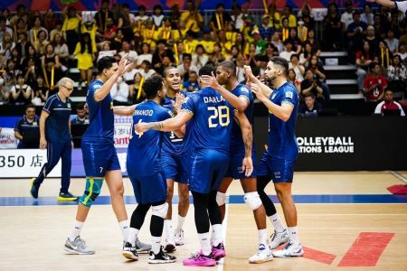Seleção Brasileira Masculina de Vôlei comemora ponto contra a Turquia na VNL 2025