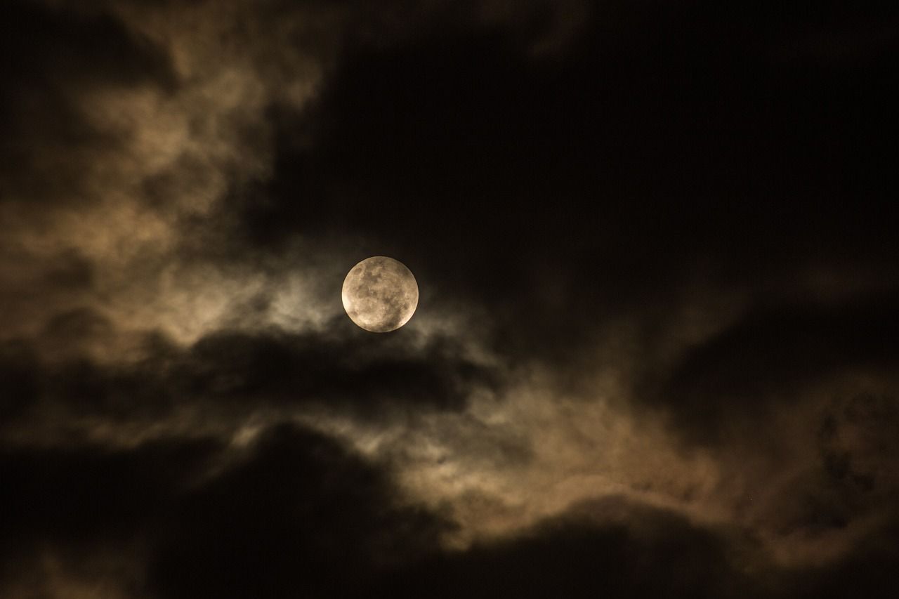 ‘Lua Azul’: saiba como observar fenômeno que estará visível no fim de semana