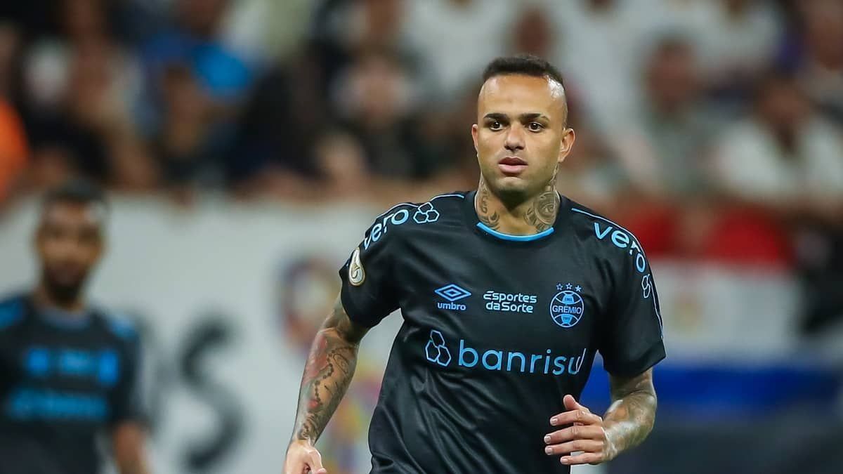 Luan pede para treinar novamente durante folga coletiva no Grêmio