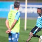 Luan faz gol com assistência de Renato em treino do Grêmio; veja
