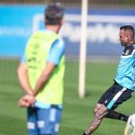 Luan faz gol com assistência de Renato em treino do Grêmio; veja