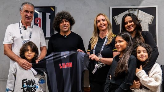 Luan recebe homenagem como atleta imortal do Atlético em julho de 2025