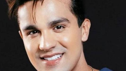 Luan Santana passou por 'transformação' e surgiu de cabelos brancos nesta segunda