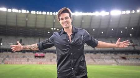 Luan Santana no gramado do Mineirão