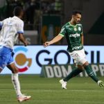 Luan se consolida em “função dupla” e vira solução no Palmeiras