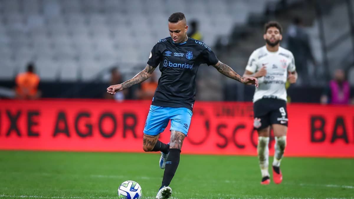 Renato revela que Luan bateria pênalti não dado diante do Corinthians